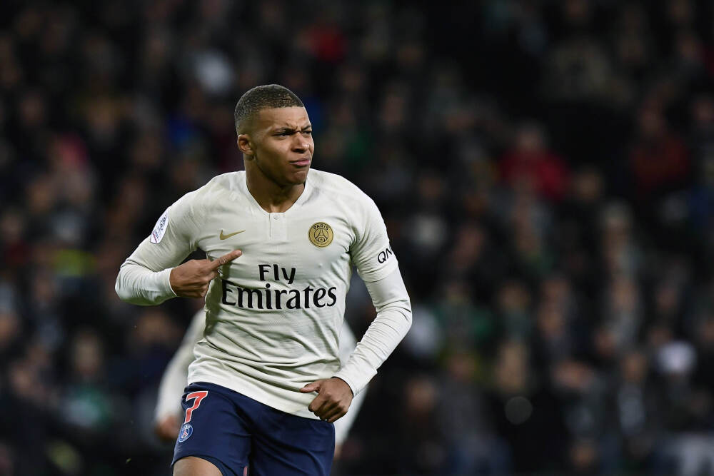 记者：罗马前锋利昂·贝利的伤情无大碍，现已恢复个性化训练